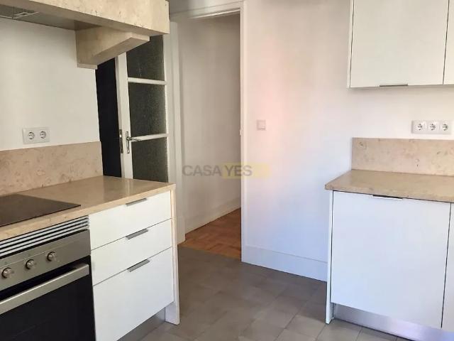 Apartment T3 in Campo de Ourique, Lisboa