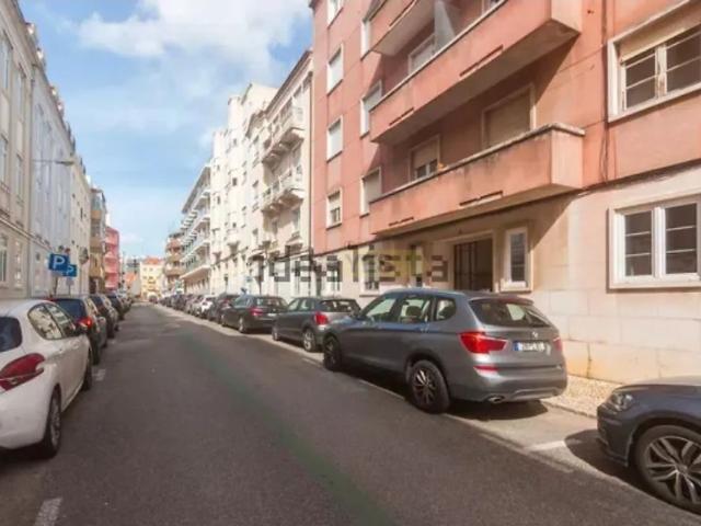 Apartment T3 in Campo de Ourique, Lisboa