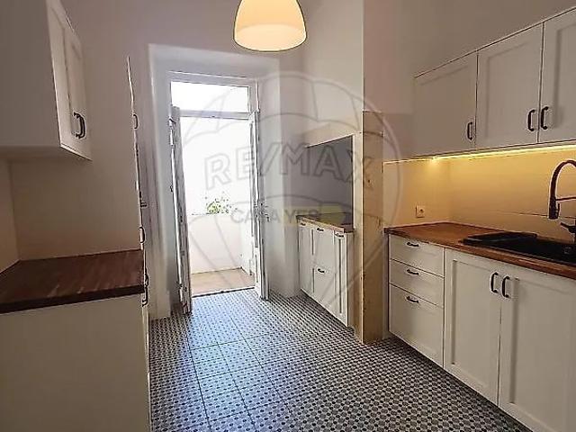 Apartment T3 in Campolide, Lisboa