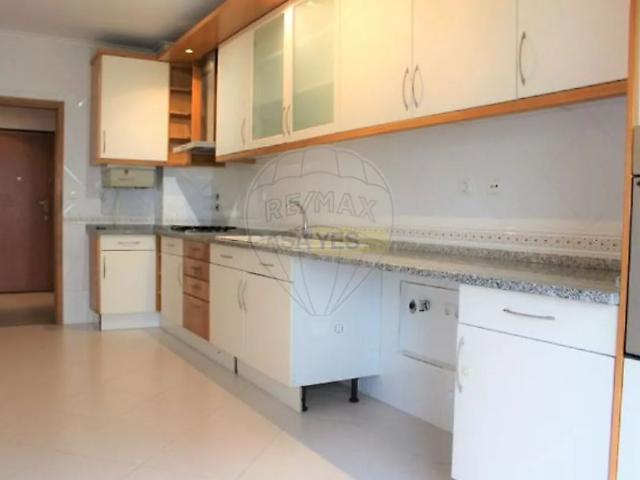 Apartment T3 in Carcavelos e Parede, Cascais