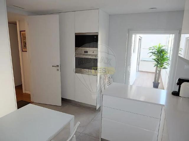 Apartment T3 in Carcavelos e Parede, Cascais
