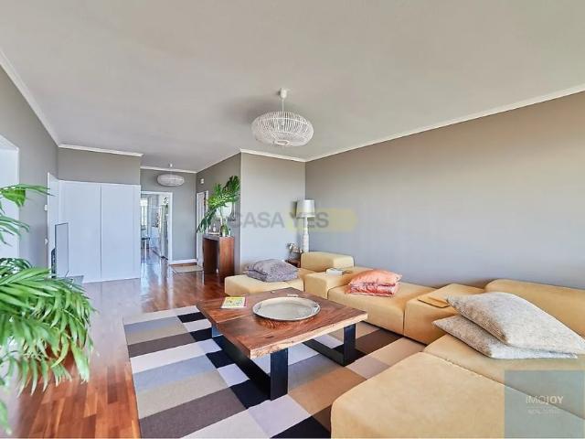 Apartment T3 in Carcavelos e Parede, Cascais