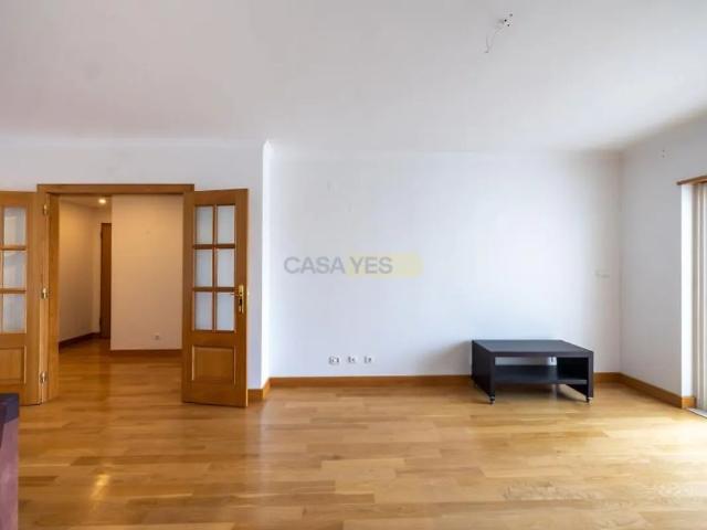 Apartment T3 in Carcavelos e Parede, Cascais