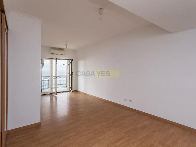 Apartment T3 in Carcavelos e Parede, Cascais