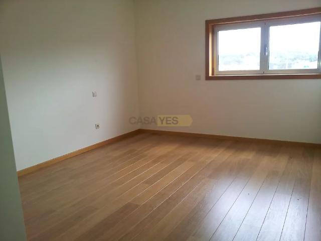 Apartment T3 in Carnaxide e Queijas, Oeiras