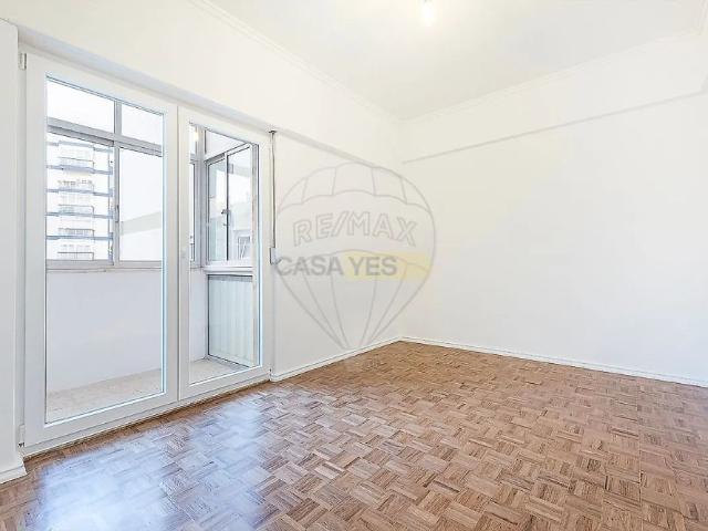 Apartment T3 in Carnaxide e Queijas, Oeiras