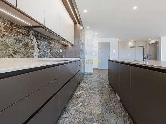 Apartment T3 in Carnaxide e Queijas, Oeiras