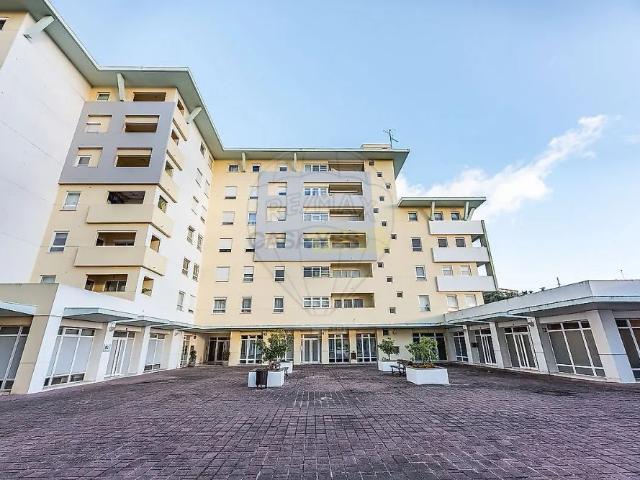 Apartment T3 in Carnide, Lisboa