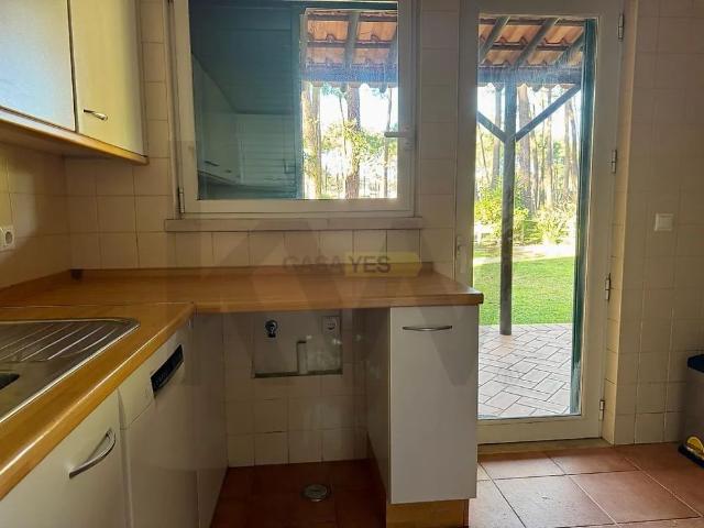Apartment T3 in Charneca de Caparica e Sobreda, Almada