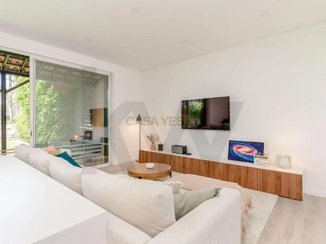 Apartment T3 in Charneca de Caparica e Sobreda, Almada