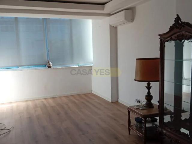 Apartment T3 in Charneca de Caparica e Sobreda, Almada