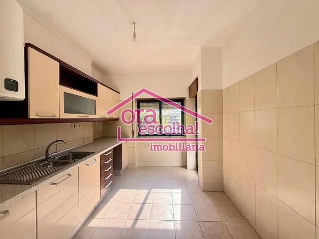 Apartment T3 in Amora, Seixal