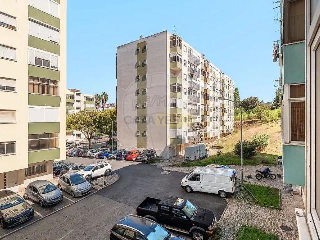 Apartment T3 in Águas Livres, Amadora