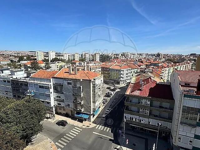 Apartment T3 in Águas Livres, Amadora