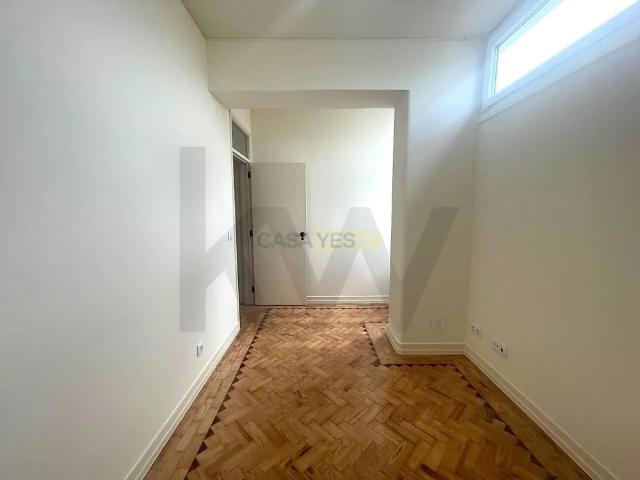 Apartment T3 in Alvalade, Lisboa