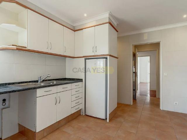 Apartment T3 in Alvalade, Lisboa