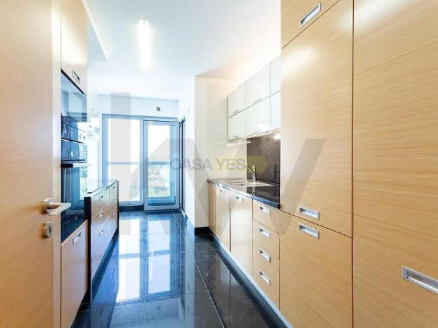 Apartment T3 in Alvalade, Lisboa