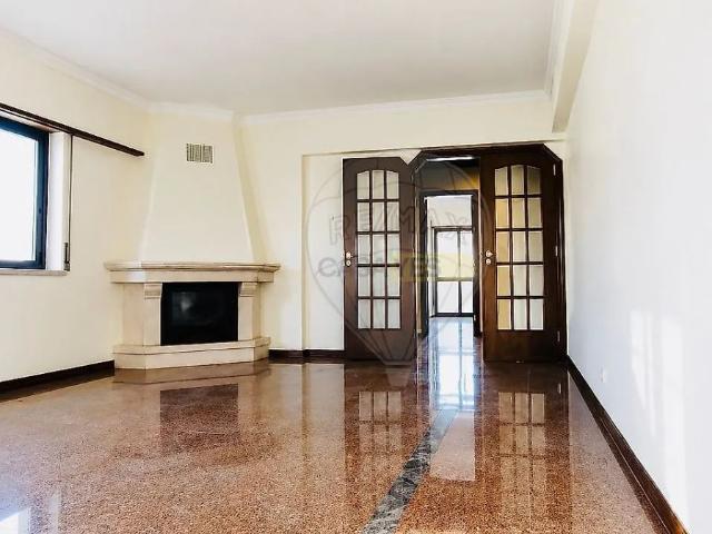 Apartment T3 in Alfragide, Amadora