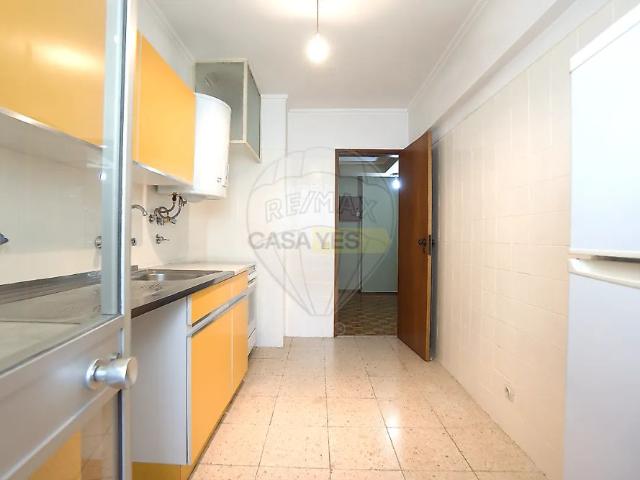 Apartment T3 in Algés, Linda a Velha e Cruz Quebrada Dafundo, Oeiras