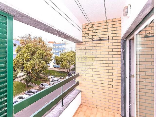 Apartment T3 in Algés, Linda a Velha e Cruz Quebrada Dafundo, Oeiras