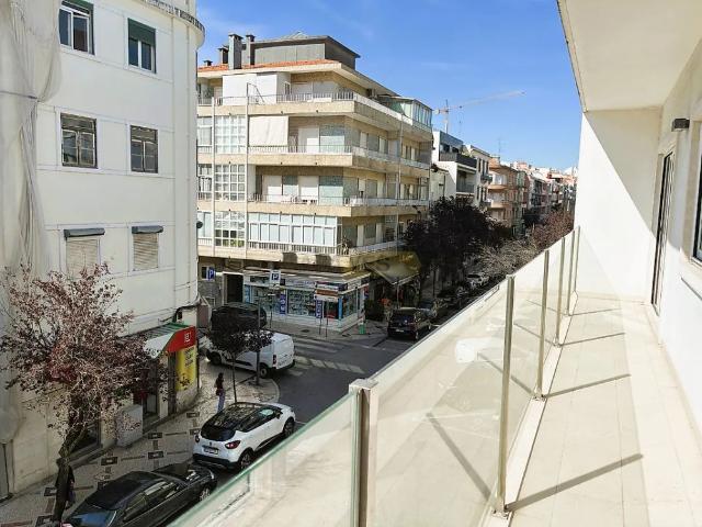 Apartment T3 in Algés, Linda a Velha e Cruz Quebrada Dafundo, Oeiras