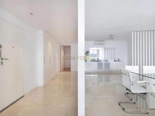Apartment T3 in Algés, Linda a Velha e Cruz Quebrada Dafundo, Oeiras