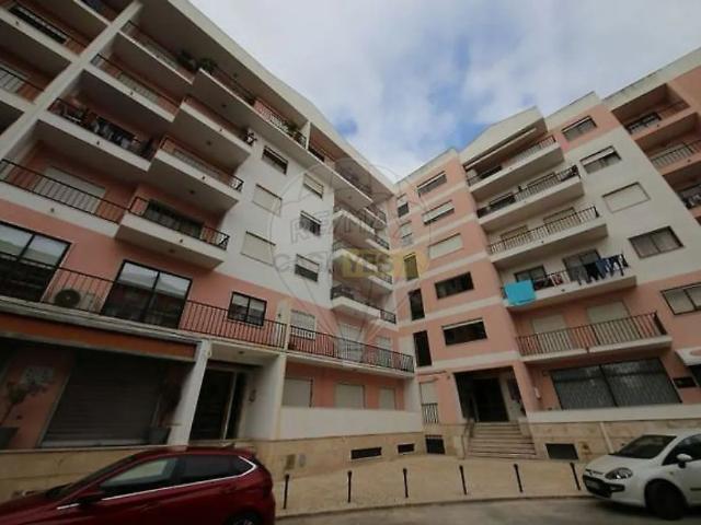 Apartment T3 in Algés, Linda a Velha e Cruz Quebrada Dafundo, Oeiras