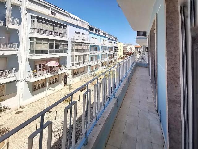 Apartment T3 in Almada, Cova da Piedade, Pragal e Cacilhas, Almada