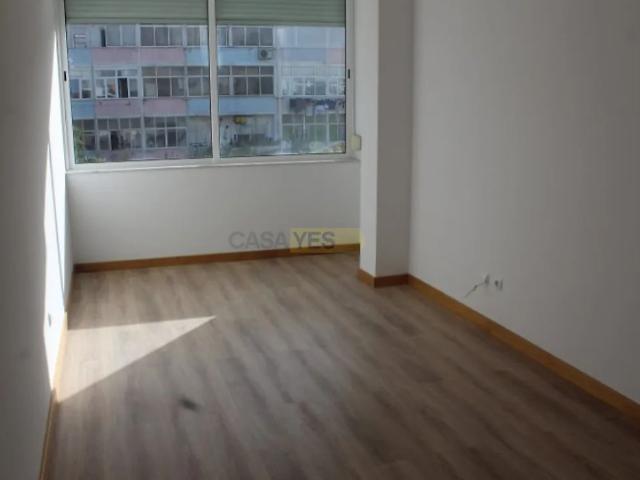Apartment T3 in Almada, Cova da Piedade, Pragal e Cacilhas, Almada