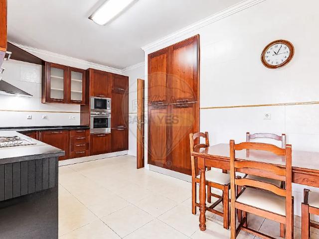 Apartment T3 in Almargem do Bispo, Pêro Pinheiro e Montelavar, Sintra