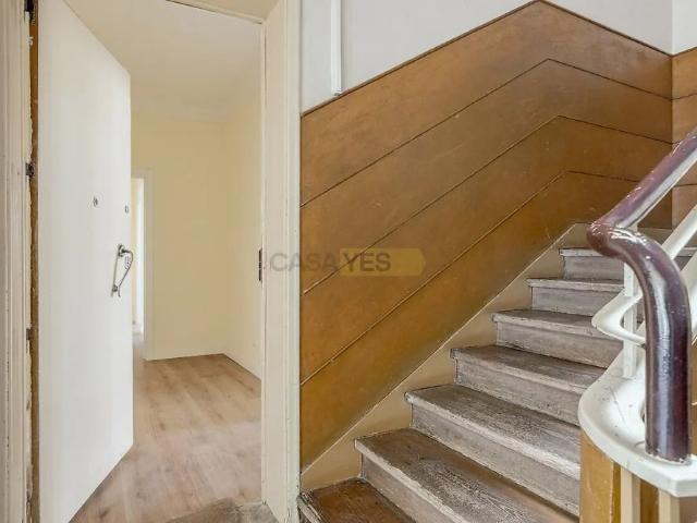 Apartment T3 in Areeiro, Lisboa