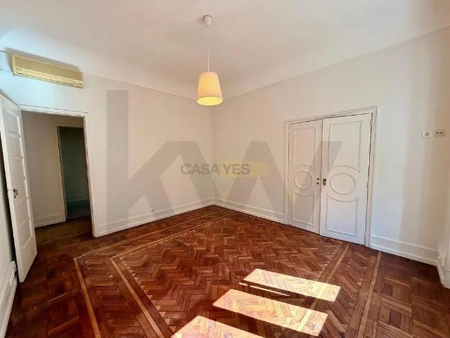 Apartment T3 in Avenidas Novas, Lisboa