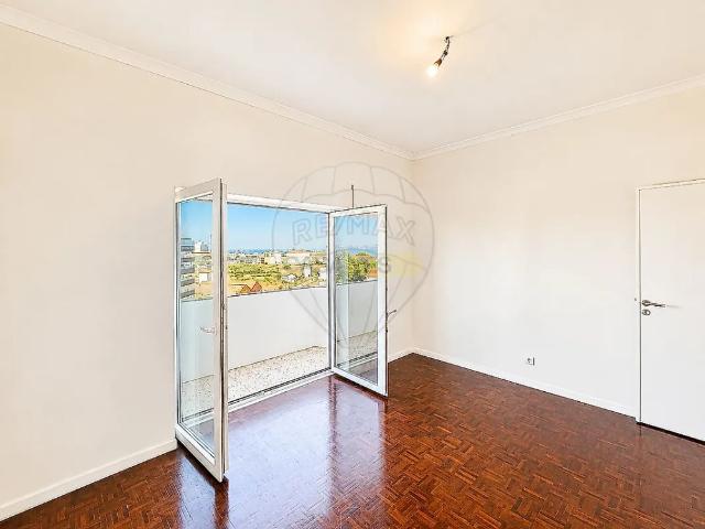 Apartment T3 in Barreiro e Lavradio, Barreiro
