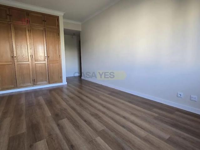 Apartment T3 in Benfica, Lisboa