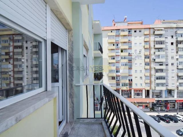 Apartment T3 in Benfica, Lisboa
