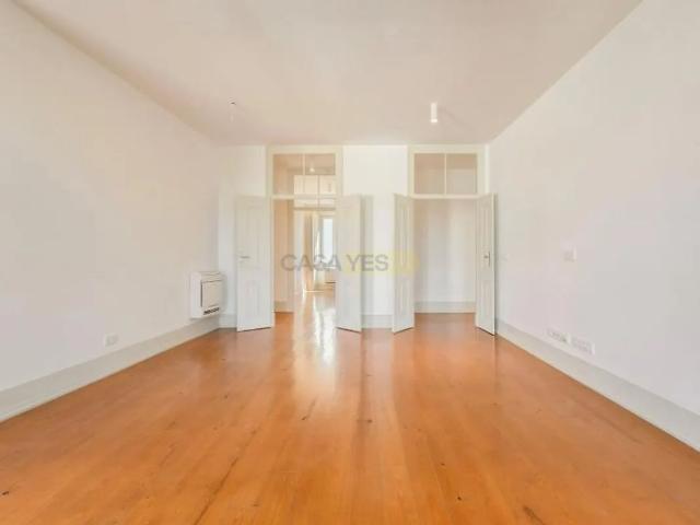 Apartment T3 in Estrela, Lisboa