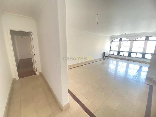Apartment T3 in Estrela, Lisboa