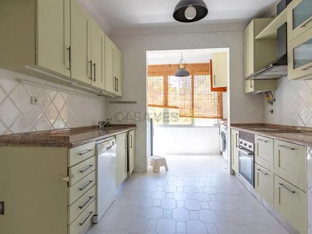 Apartment T3 in Oeiras e São Julião da Barra, Paço de Arcos e Caxias, Oeiras