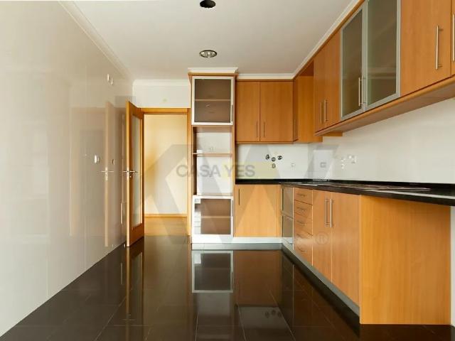 Apartment T3 in Oeiras e São Julião da Barra, Paço de Arcos e Caxias, Oeiras
