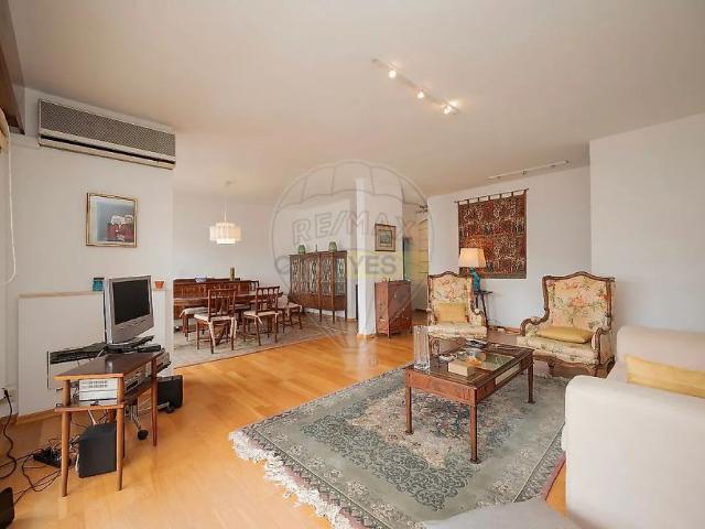 Apartment T3 in Oeiras e São Julião da Barra, Paço de Arcos e Caxias, Oeiras