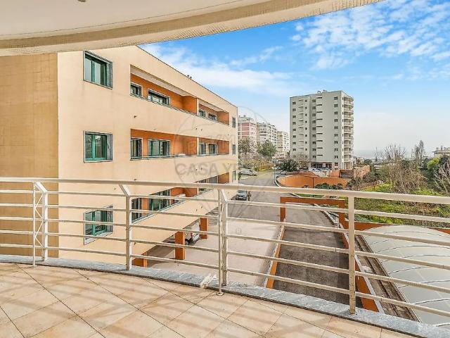 Apartment T3 in Oeiras e São Julião da Barra, Paço de Arcos e Caxias, Oeiras