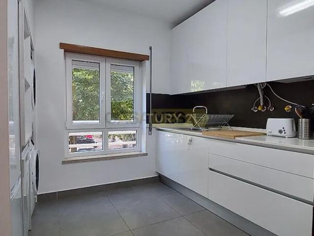 Apartment T3 in Oeiras e São Julião da Barra, Paço de Arcos e Caxias, Oeiras