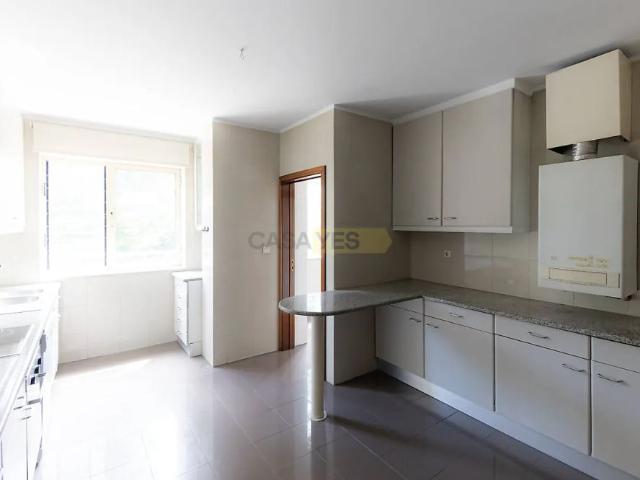 Apartment T3 in Lordelo do Ouro e Massarelos, Porto