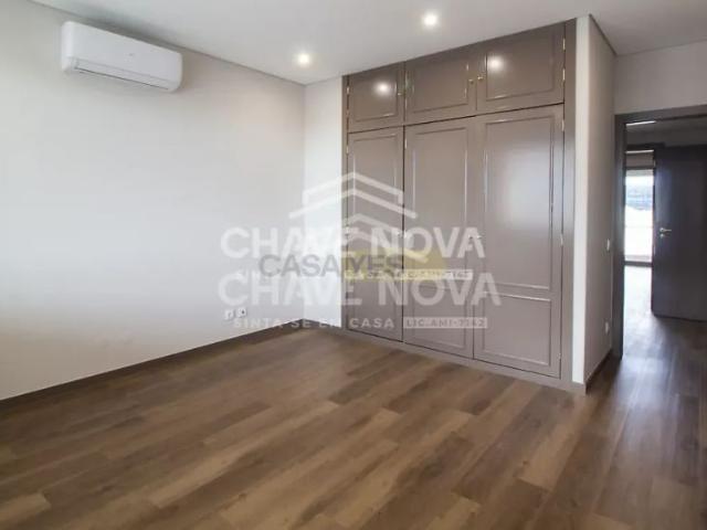 Apartment T3 in Lordelo do Ouro e Massarelos, Porto