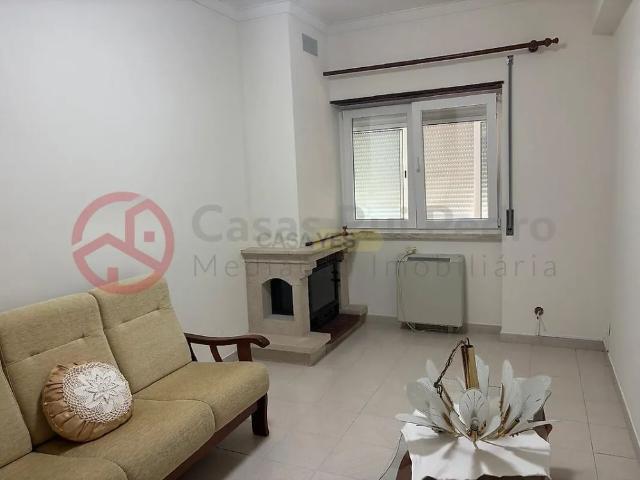 Apartment T3 in Laranjeiro e Feijó, Almada
