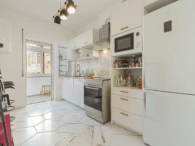 Apartment T3 in Laranjeiro e Feijó, Almada