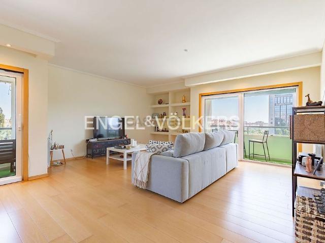 Apartment T3 in Lumiar, Lisboa