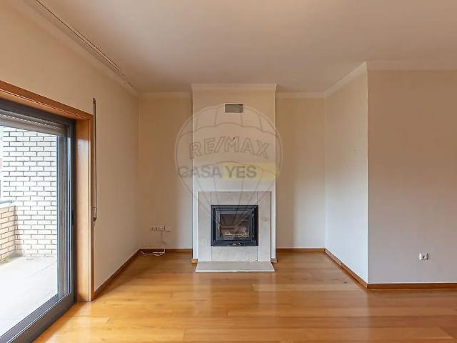 Apartment T3 in Mafamude e Vilar do Paraíso, Vila Nova de Gaia