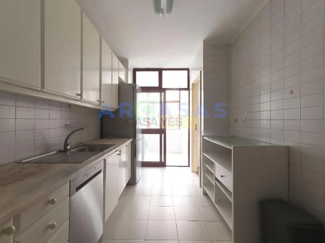 Apartment T3 in Mafamude e Vilar do Paraíso, Vila Nova de Gaia