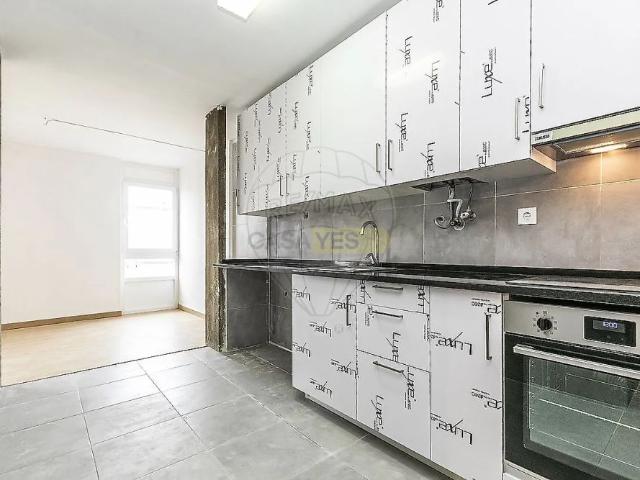Apartment T3 in Massamá e Monte Abraão, Sintra